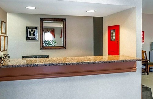 Brunswick Hotel | 2-Star Hotel ∙ Econo Lodge Brunswick