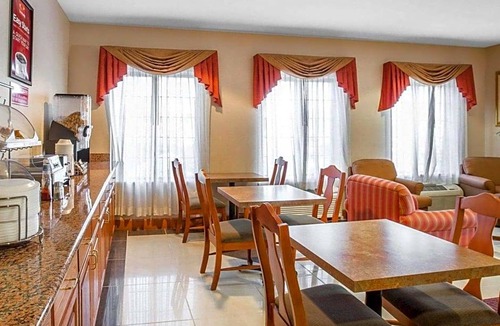 Brunswick Hotel | 2-Star Hotel ∙ Econo Lodge Brunswick