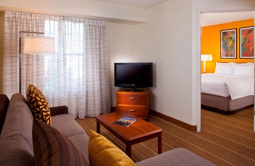 Homewood Hotel | 2 Suites Near Birmingham Zoo with Pool Access | Modern Stay in Homewood