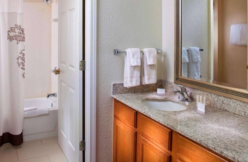 Homewood Hotel | 2 Suites Near Birmingham Zoo with Pool Access | Modern Stay in Homewood
