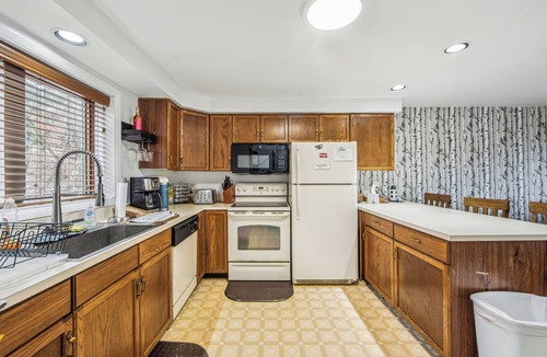 North Creek House | 2 Townhomes + Indoor Pool + Game Room | Gore Mtn | The Summit at Gore Mtn
