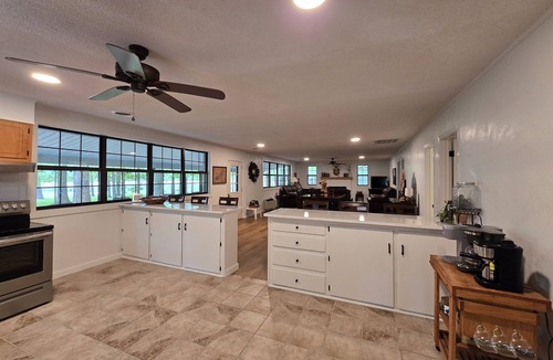 Dandridge House | 20% Off The Bird House, Park Setting-Lakefront-Dock-Firepit-Hot tub-Boat House