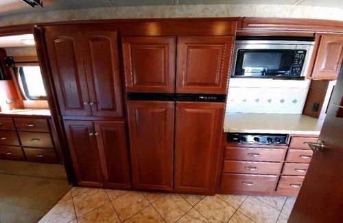 Columbiana House | 2011 Winnebago Adventurer 35P - Unit Rental / NO site
