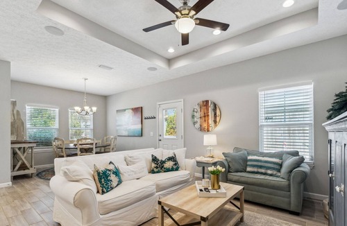 Laguna Beach Cottage | 2023 Updates! - less than 3 min walk to beach! 2 king beds, bunk bed, STOCKED