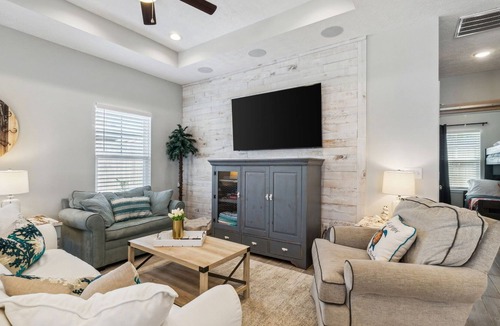 Laguna Beach Cottage | 2023 Updates! - less than 3 min walk to beach! 2 king beds, bunk bed, STOCKED