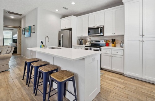 Laguna Beach Cottage | 2023 Updates! - less than 3 min walk to beach! 2 king beds, bunk bed, STOCKED