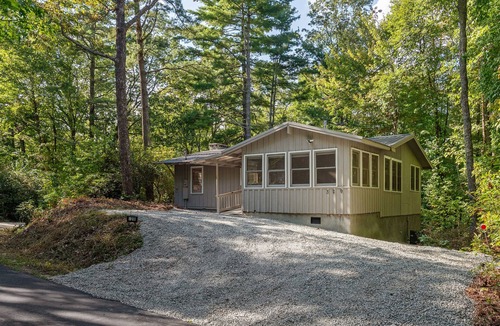 Lake Toxaway Cabin | 20min to Sapphire Resort with Amenities+Wii&Xbox!