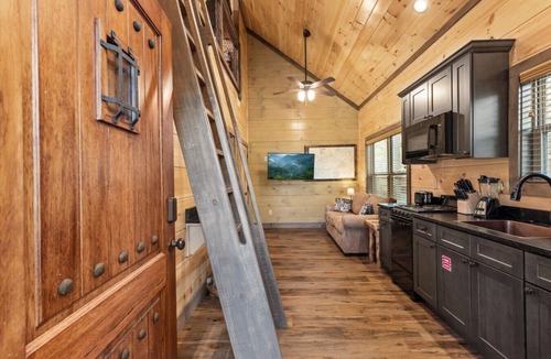 Rocky Grove Cabin | 23 minutes to Gatlinburg Trailhead Lodge #11