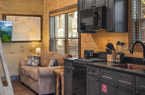 Rocky Grove Cabin | 23 minutes to Gatlinburg Trailhead Lodge #11