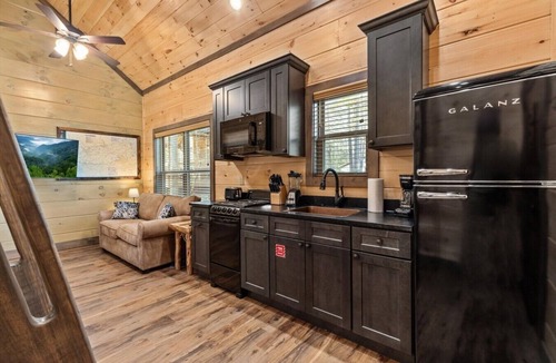 Rocky Grove Cabin | 23 minutes to Gatlinburg Trailhead Lodge #11