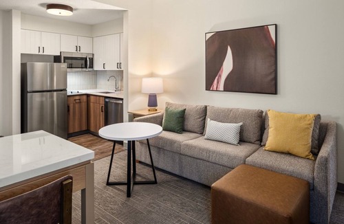 West Bloomington Apartment | 2BR Accessible Suite | Free Daily Breakfast + Pool