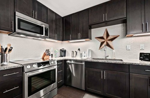 Asheville Condo | 2BR Condo w/Balcony + Free Tix | Walk to Downtown