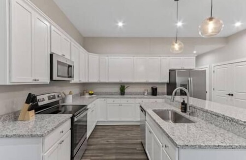 Madison Villa | 2BR Cozy Villa-King Suite| great location