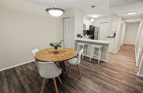 Vestavia Hills Apartment | 2BR Great for Mid/Long Stays - King Bed/Pool/Gym/Family Friendly