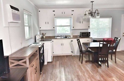 Maggie Valley Cottage | 2BR near Maggie festival grounds. Smokies Blue Ridge Pkwy. Cover motorcycle park