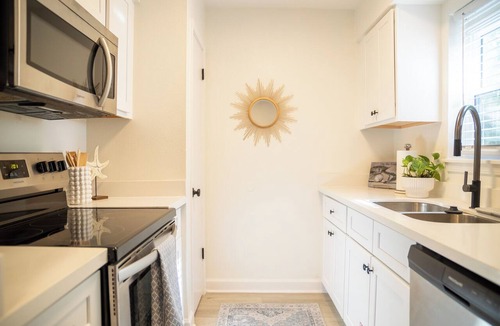 Biloxi Condo | 2BR w/POOL in the PERFECT location near Beach and Downtown! Porter #10