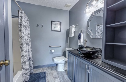 Inlet Beach Heights Cottage | 2mins to suger white beach. Pet-Friendly! Big space, new furnitures & privacy!