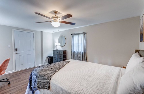 Inlet Beach Heights Cottage | 2mins to suger white beach. Pet-Friendly! Big space, new furnitures & privacy!