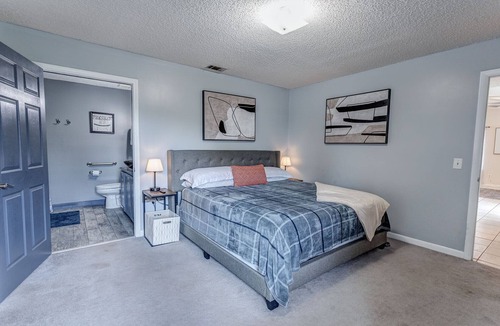 Inlet Beach Heights Cottage | 2mins to suger white beach. Pet-Friendly! Big space, new furnitures & privacy!