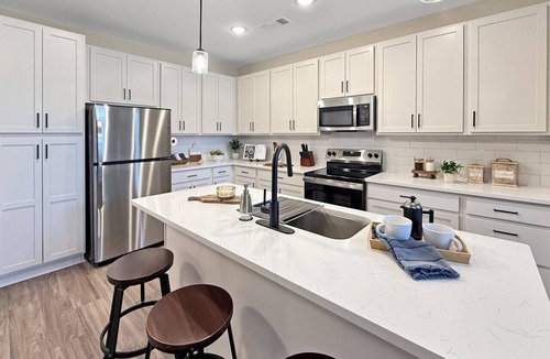 Mooresville Apartment | 2xKing Beds, Pool View, Gym, and More.