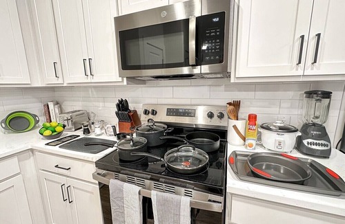 Mooresville Apartment | 2xKing Beds, Pool View, Gym, and More.