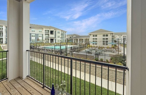 Mooresville Apartment | 2xKing Beds, Pool View, Gym, and More.