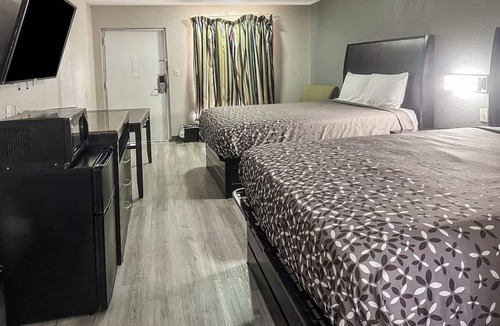 Guntersville Hotel | 3 Affordable Rooms Steps from Kiwanna's Park Adventures – Just 3 Miles Away