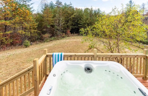 Leicester House | 3 Bed 2 Bath Cozy Mountain Home with Hot Tub and Farmland Views