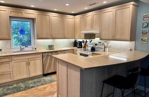 West Beach Cottage | 3 Bedroom/3 Bathroom Sparrow Pond Cottage, Close to Beach