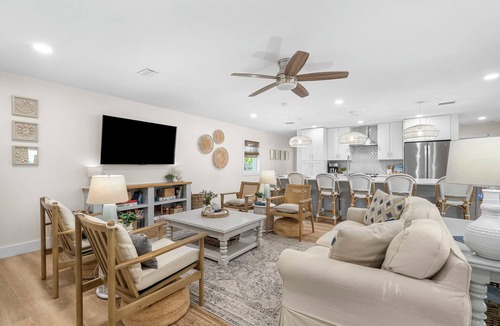 Inlet Beach Heights Cottage | 3-bedroom family-friendly cottage in Panama City Beach - 2minutes from beach!