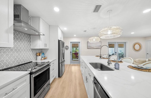 Inlet Beach Heights Cottage | 3-bedroom family-friendly cottage in Panama City Beach - 2minutes from beach!