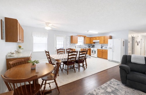Dandridge House | 3 Bedroom Home in quiet community close to Douglas & Cherokee Lakes/Dollywood!