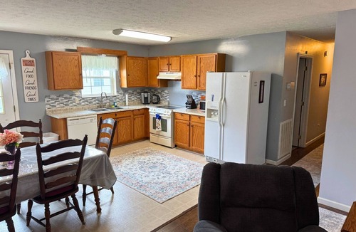 Dandridge House | 3 Bedroom Home in quiet community close to Douglas & Cherokee Lakes/Dollywood!