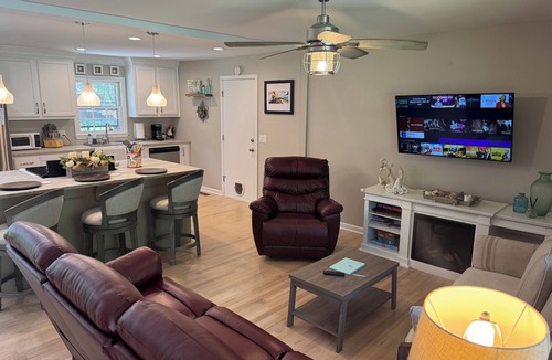 Charleston House | 3-bedroom home just 15 mins from charming downtown Charleston and beach!
