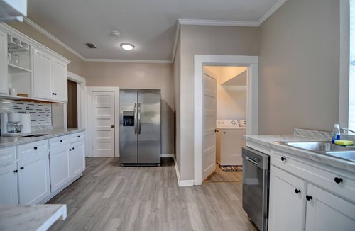 Valdosta House | 3-bedroom house in beautiful Valdosta with cool AC breeze