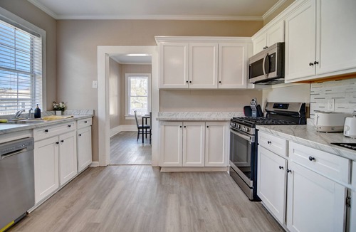 Valdosta House | 3-bedroom house in beautiful Valdosta with cool AC breeze