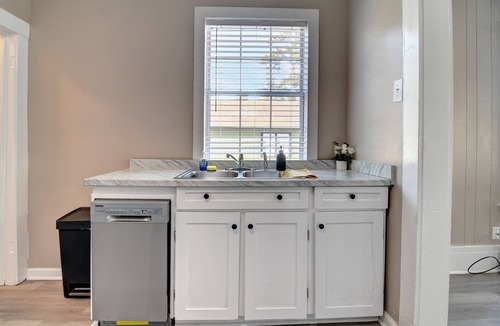 Valdosta House | 3-bedroom house in beautiful Valdosta with cool AC breeze