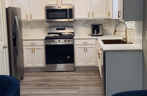Union City House | 3-bedroom house in lovely Union City with AC