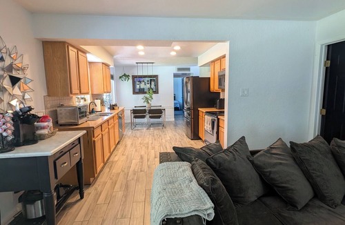 Holiday Park House | 3-bedroom house in Albuquerque heights close to trails, breweries and groceries!