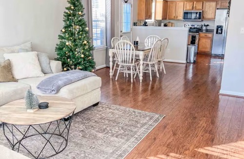 Madison House | 3 Bedroom House with yard & stellar location!
