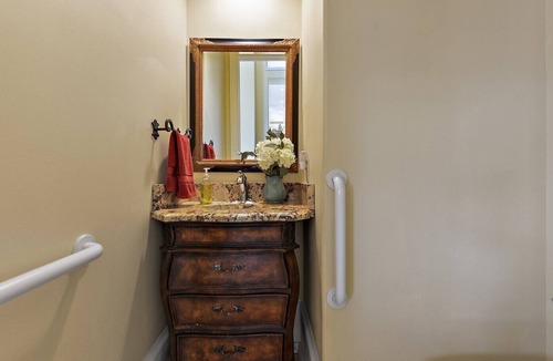 Ocean Springs House | 3 BR/2 Full & 1 Half BA Home - Oceanfront in Mississippi, Pool-Sleeps 8