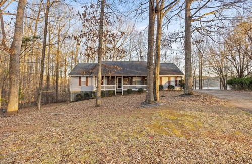 Stockbridge House | 3 BR 2BA Home Near Piedmont Hospital & Amphitheater