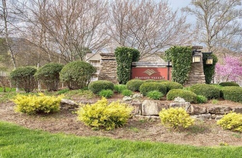Maggie Valley Condo | 3's a Birdie - 2BR, 2BA Condo, Golf & Mountain View