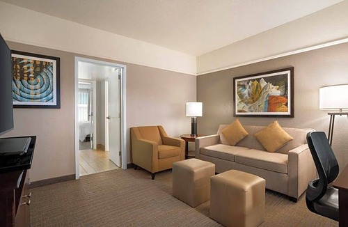 Brunswick Hotel | 3-Star Hotel ∙ Embassy Suites Brunswick