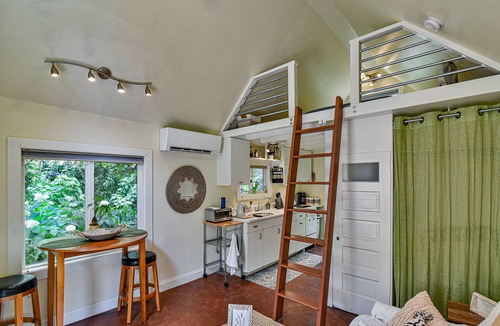 Historic Montford Cottage | 30+ Night Stays at A Relaxing Oasis on the edge of Downtown Asheville