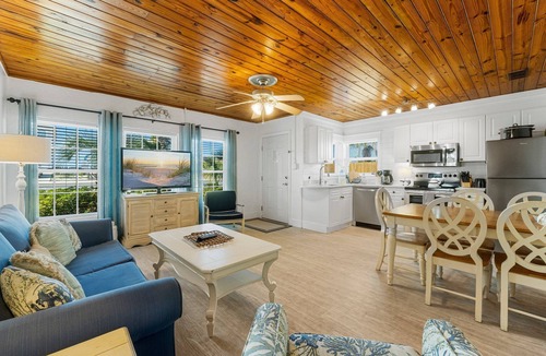 Laguna Beach Estates House | 30ft from Perfect LAGUNA BEACH ~ Directly across the street ~ July is on SALE!t! 1775/WK