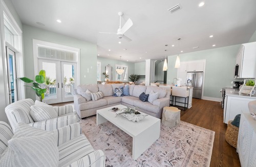Sunnyside House | 330 Beachside Dr | Private Beach Access Retreat