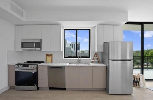 North Miami Apartment | 3B-2B in Resort style community- Prime Miami Spot