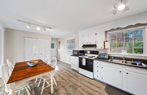Mayhew Cottage | 3B Beautiful Lake Norman Oasis