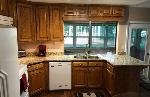 Fayetteville House | 3Bedroom 2 Bath Home. Close to Trilith Studio's Airport… shopping mall.